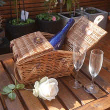 Load image into Gallery viewer, Classic Swing Handle Picnic Hamper

